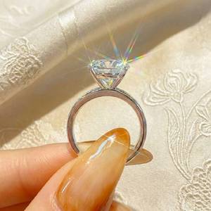 แหวนเพชรโมอิสซาไนต์ VVS2 เงินแท้ 925 แหวนหมั้นสำหรับผู้หญิง - Product Image 4