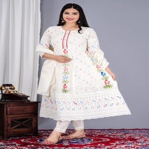 Elegante y Estilizado Conjunto de Kurta de Algodón con Estampados Florales Multicolor, Dupatta Ligero, Ropa Étnica para Bodas, Playa y Fiestas - Product Image 4