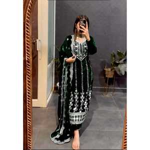 Ensemble de pent et de dupatta de créateur avec broderie et sequins pour les tenues de soirée dans le style traditionnel chinois - Product Image 5