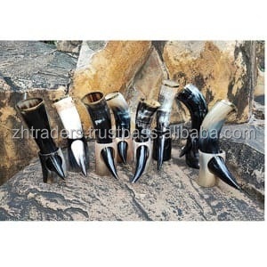 Tasse à boire Viking en corne de boeuf naturelle avec un design animal poli Tasse à bière de style médiéval pour les cadeaux et les événements - Product Image 2