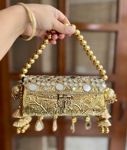 Mini Bolso de Mano Kundan de Latón, Chapado en Oro, Hecho a Mano, Forma Personalizada, para Uso Nocturno, con Cierre de Hebilla con Diamantes, F S International - Product Image 2