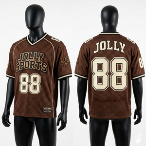 Camiseta de fútbol para hombre, 180 GSM, malla de poliéster transpirable, color granate con paneles dorados, logotipo personalizado, 100% algodón, corte holgado, estampada. - Product Image 2