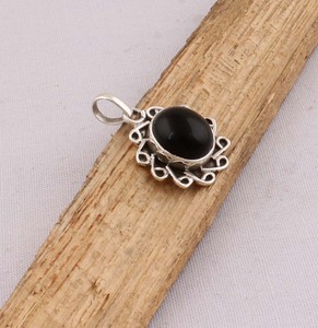 Pendentif en Onyx Noir Naturel Vintage en Gros, Sertissage Clos, Plaqué Argent Sterling 925, Pendentif Fait Main en Pierre Précieuse à Points - Product Image 3