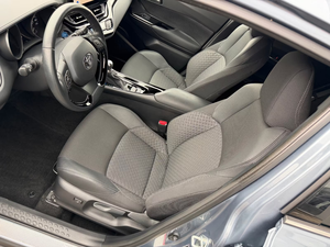 โตโยต้า C-HR 18L ไฮบริด SUV เกียร์ออโต้ พวงมาลัยซ้าย ไมล์น้อย ประหยัดน้ำมัน รถครอสโอเวอร์ขนาดกะทัดรัด พร้อมส่งออก - Product Image 6