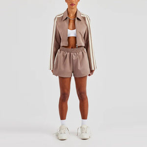 Ensembles pour femmes personnalisés ODM : Survêtement de sport à fermeture éclair, crop top, veste et short, séchage rapide et respirant - Product Image 1
