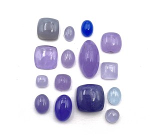 Lote de cabujones de jade púrpura teñido de diferentes formas, de 3-16 mm, para la fabricación de joyas. - Product Image 1