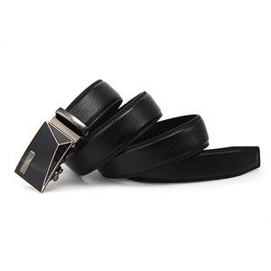 Ceinture en cuir à cliquet infiniment réglable sans trous, micro-réglage de précision, boucle magnétique dissimulée et système de fixation Executive Fit - Product Image 5