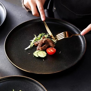 Plato de cerámica negro mate con borde dorado, diseño minimalista, duradero, apto para lavavajillas, forma redonda, para restaurante, hogar, uso diario. - Product Image 5