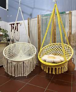 Muebles de exterior de macramé: Columpio de algodón con flecos a rayas, en venta al por mayor, hamaca de macramé con color personalizado. - Product Image 1