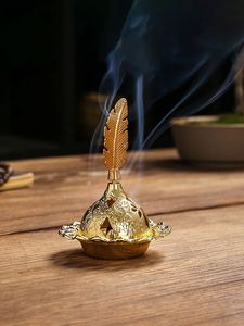 Brûleur d'encens artisanal en laiton, pour une décoration traditionnelle, mettant en valeur une finesse de fabrication et un flux d'arômes exceptionnels - Product Image 2