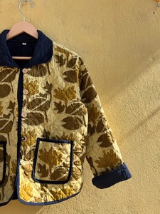 Chaqueta acolchada con estampado floral amarillo para mujer, manga corta, longitud tres cuartos, cuello vuelto, estilo otoñal - Product Image 5