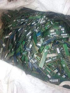 Premium <b>RAM</b> & Board Scrap for Gold Extraction - Product Image 2