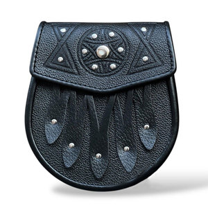 Sporran écossais unique en cuir végétalien noir pour homme, avec 5 pompons en cuir et sangle à chaîne – Fournitures d'usine - Product Image 1