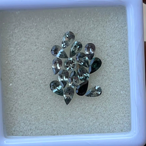 Espinela gris natural facetada con corte de pera - Product Image 1