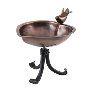 Bebedero para pájaros en forma de corazón con soporte de trípode, bebedero para pájaros de cobre antiguo con soporte de hierro negro. - Product Image 1