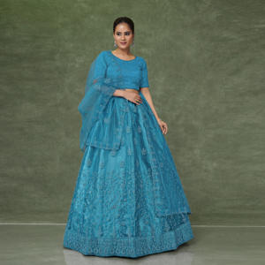 Lehenga Choli Radiant Net con Delicados Motivos Bordados, Falda Voluminosa y Transparente Dupatta, Ideal para Bodas, Diwali y Playa - Product Image 2