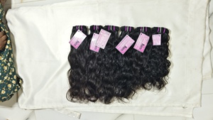 Cheveux Indiens Bouclés Naturels Bruts 100% Authentiques, Qualité Premium, Ondulés, Cheveux Humains Vierges Remy, Double Trame Faite à la Machine, Lots de Luxe 100g - Product Image 1
