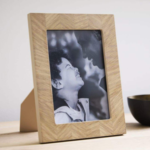 Cadre photo décoratif en bois sculpté, inspiré de motifs traditionnels, d'art culturel, d'un design détaillé et d'un patrimoine élégant. - Product Image 2