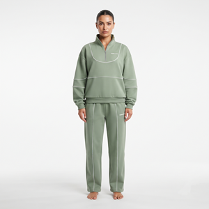 Conjunto Deportivo Personalizado con Logotipo para Mujer, 100% Poliéster, Oversize, con Media Cremallera, Blanco con Ribete en Contraste, Sudadera y Pantalones Jogger - Product Image 1