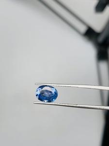 Zafiro Azul Natural de 2.05 ct, calidad exclusiva con un brillo excepcional, hermoso color, pieza hermosa para cualquier creación de joyería. - Product Image 5