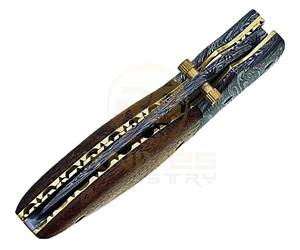 Cuchillo plegable de acero de Damasco hecho a mano con mango de madera – Cuchillo de bolsillo EDC con funda de cuero - Product Image 3