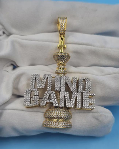 จี้รูปตัวอักษรเกมหมากรุก Iced Out King ประดับเพชรโมอิสซาไนต์ทรงกลมเจียระไนแบบเหลี่ยมคมชัด ชุบทอง 18K สไตล์ฮิปฮอป เครื่องประดับสำหรับทุกเพศ - Product Image 6