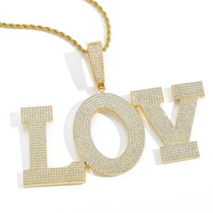 Großhandel Moissanit LOV Buchstaben-Anhänger Iced Out Goldfarbene Halskette mit Auffälligem Blockdesign Funkelnd - Product Image 1