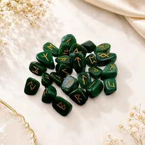 Juego de Runas de Jade Verde, Runas Futhark Grabadas a Mano, Juego de 25 Cristales de Adivinación con Bolsa - Product Image 1