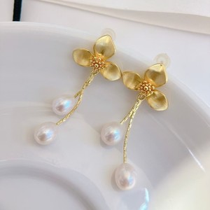 Boucles d'oreilles rétro en forme de fleur à trois feuilles givrée, rubis, cloche d'orchidée, longues pendantes, mode, gouttelettes d'eau douce, perles de millet, bijoux - Product Image 1