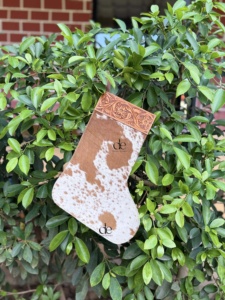 Chaussette de Noël en cuir de vachette pour la famille, décorée à la main, à suspendre au sapin ou au foyer, et sac cadeau pour la décoration de fête - Product Image 2