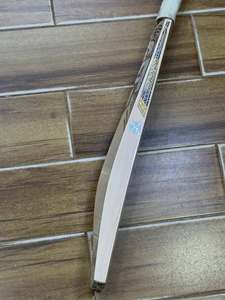 Bate de Críquet CA Sports Gold 20K Edición Fakhar Zaman, Madera de Sauce Inglesa, Duradero y Ligero, con Funda y Lámina Antideslizante de Agarre Adicional - Product Image 3