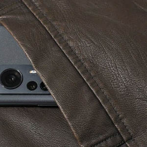 Chaleco de cuero duradero para montar con acabado suave, costuras resistentes y diseño ajustable para uso diario. - Product Image 3