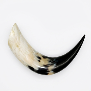 Corne à boire artisanale en gros, personnalisée OEM ODM, gravée, avec support en fer, style médiéval Viking, DECORYUG - Product Image 3