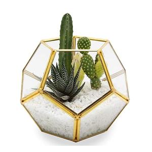 Vente chaude Terrarium Lanterne Bougeoir Conception Géométrique Métal et Verre Bougeoir avec Bonne Qualité Finition Dorée - Product Image 6