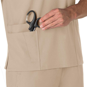 Hauts de travail pour hommes avec personnalisation de marque, chemises d'uniformes médicaux et d'infirmiers, fabricant pakistanais, export OEM, livraison mondiale - Product Image 4