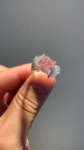 Precioso anillo de propuesta romántico con diamante de corte cojín de moissanita rosa para mujer, joyería fina de plata 925 original, regalo de boda - Product Image 4