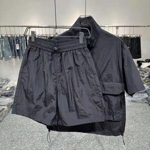 Veste demi-zippée grise à manches courtes pour homme avec poches latérales, légère, respirante, tenue décontractée d'été, design uni, coupe ample - Product Image 5