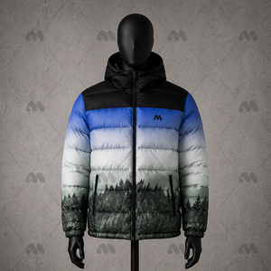 Chaqueta de invierno para hombre, tipo puffer, con cuello alto, capucha, cierre de cremallera, relleno alternativo a plumón, con bolsillo y logotipo personalizado. - Product Image 1