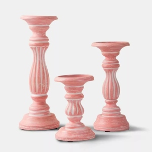 Ensemble de 3 bougeoirs en bois de manguier sculpté à la main, design créatif, finition rose vieillie, personnalisable. - Product Image 1