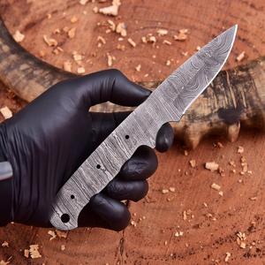 Lame de couteau Skinner en acier Damas de 8 pouces, brut, pour la fabrication de couteaux faits main, forgée à la main, en acier à haute teneur en carbone, lame non finie - Product Image 1