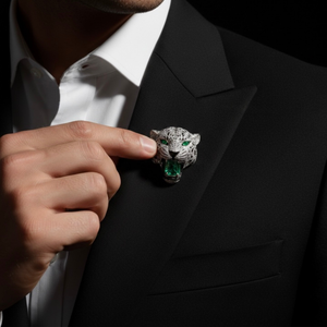 Broche Épingle de Revers Plaqué Rhodium en Moissanite Taille Émeraude Motif Visage d'Animal Tons Argentés pour Hommes – Bijou de Mode pour Mariage et Anniversaire - Product Image 1