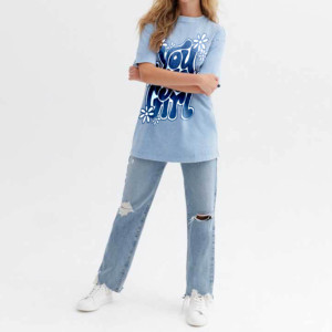 Camiseta de Cuello Redondo Azul Claro para Mujer, Estampado Floral 'You Go Girl', Manga Corta, Corte Regular, Informal, de Algodón Orgánico, para Primavera - Product Image 2
