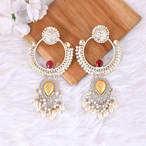 Boucles d'oreilles ethniques en pierres rouges hydro, perles et pierres Kundan |   Bijoux indiens traditionnels en laiton plaqué argent - Product Image 2