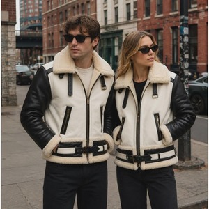 Veste en cuir unisexe bicolore blanc et noir avec doublure en fausse fourrure et col à revers à boucle - Product Image 3
