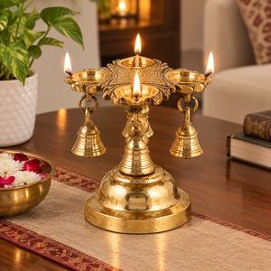 Lámpara de aceite Diya de latón con campanas colgantes, decoración tradicional para Puja, decoración para el hogar y el templo para el festival Diwali, lámparas de latón indias hechas a mano - Product Image 4