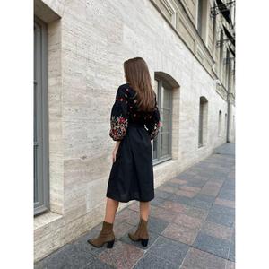 Vestido de Mujer Estilo Boho Étnico, Bordado, Hecho a Mano en Ucrania, Color Negro, Cintura Natural, 100% Algodón, Corte en A, Largo hasta la Rodilla - Product Image 3