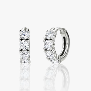 Boucles d'oreilles créoles Huggie en or jaune 14K 18K 22K avec diamants de laboratoire taillés, trois pierres, certifiées IGI, bijoux de luxe pour mariage et soirée - Product Image 2