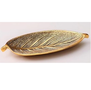 Plateau en métal au design original pour service de traiteur lors de mariages et événements, idéal pour servir des desserts ou des pâtes sur mesure. - Product Image 2