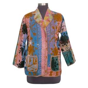 Veste multicolore faite à la main en coton 100% avec imprimé floqué, broderie Kantha, patchwork tricoté, détails boutonnés, veste vintage du Rajasthan - Product Image 1