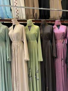 อาบายะห์สีดำประดับลูกปัดคุณภาพพรีเมียมสำหรับผู้หญิง แขนยาว สวมใส่ได้อย่างสุภาพ พร้อมงานตกแต่งประณีตทำมือ เหมาะสำหรับงานแต่งงาน - Product Image 4